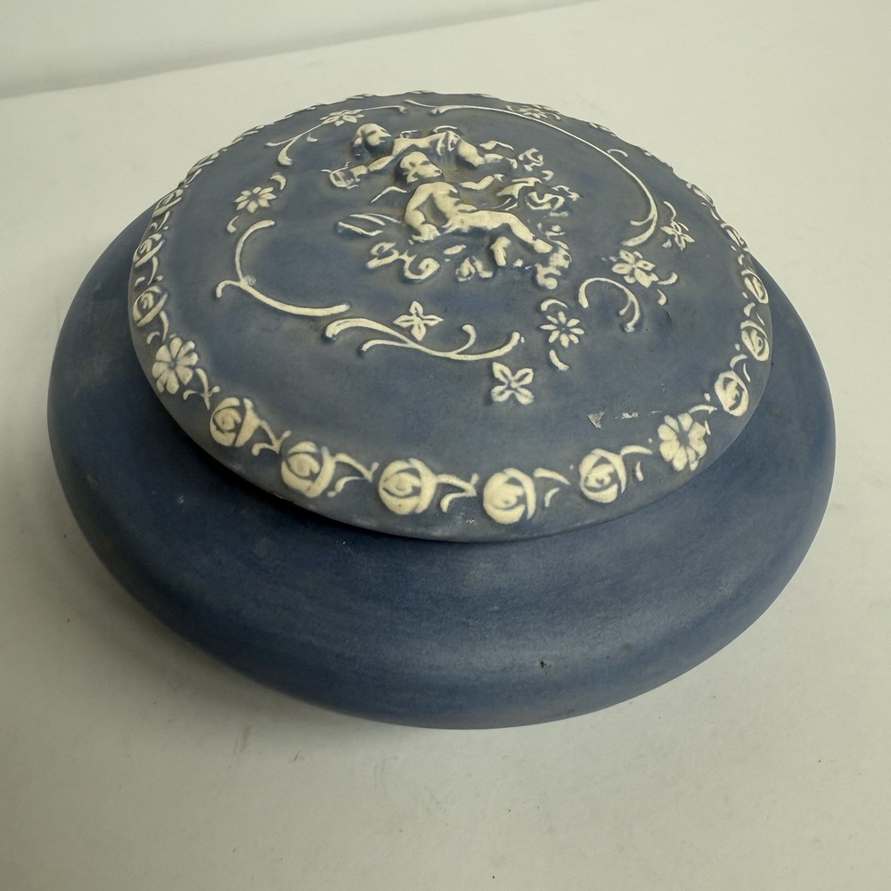 Antique Vintage Handmade Wedgwood Jasperware Style Ceramic Trinket Box -‎ Signed